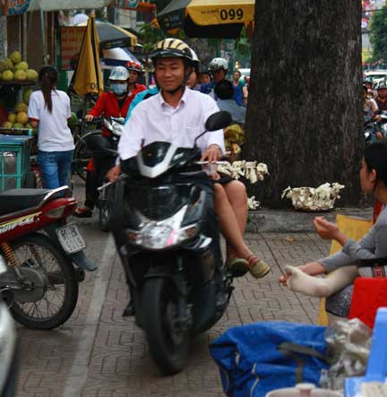 Cần lắm văn hóa 'nhường' và 'chờ' trong khi tham gia giao thông ảnh 1 Cần lắm văn hóa 'nhường' và 'chờ' trong khi tham gia giao thông ảnh 1