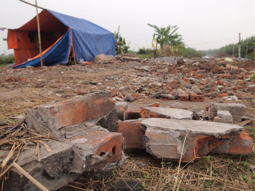 Khu nhà ông Đoàn Văn Quý đã bị san phẳng sau một đêm Khu nhà ông Đoàn Văn Quý đã bị san phẳng sau một đêm
