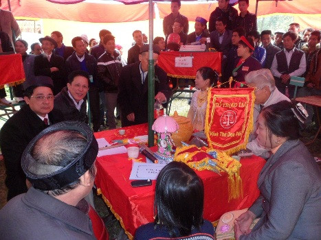 "Người về xem hội quê tôi. Xem tổ tôm điểm vịnh thơ nẩy Kiều". Tổ tôm điếm cũng là một trong những trò chơi dân gian truyền thống được rất nhiều người tham dự.