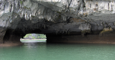 Hang Luồn, một điểm thăm quan thú vị. Hang Luồn, một điểm thăm quan thú vị.
