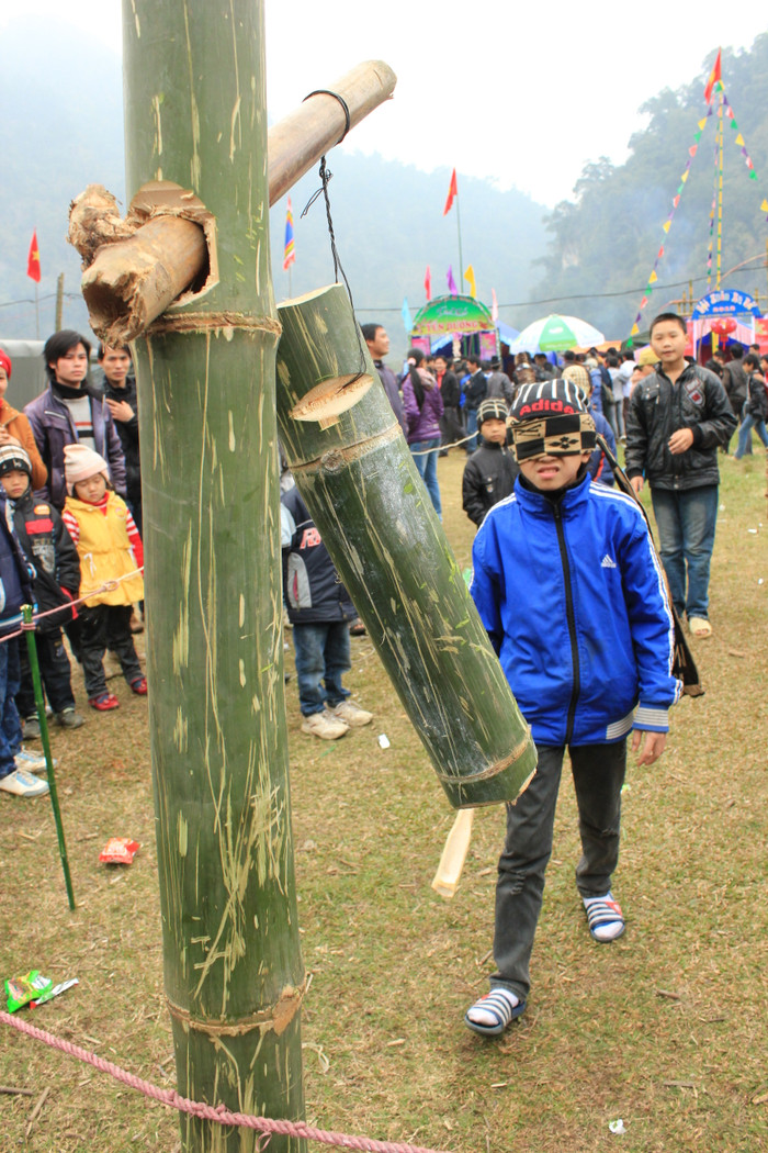 Trò chơi bịt mắt đánh trống Trò chơi bịt mắt đánh trống