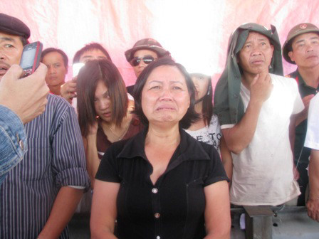 Chờ đợi nhận dạng người thân Chờ đợi nhận dạng người thân