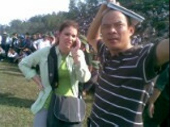 Một nữ phóng viên của hãng AP cũng có mặt tại hiện trường để đưa tin về vụ trục vớt này Một nữ phóng viên của hãng AP cũng có mặt tại hiện trường để đưa tin về vụ trục vớt này