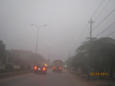 Sương mù giăng kín như thế này sẽ rất nguy hiểm cho người tham gia giao thông