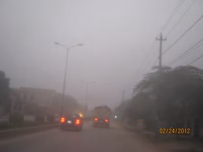 Sương mù giăng kín như thế này sẽ rất nguy hiểm cho người tham gia giao thông