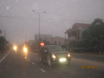 Sương mù giăng kín như thế này sẽ rất nguy hiểm cho người tham gia giao thông