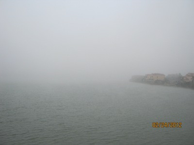 Tầm nhìn xa ra biển chỉ thấy khoảng vài chục mét