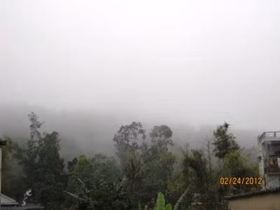 Hiện tượng sương mù xuất hiện rất dễ phát sinh các bệnh về hô hấp, nhất là đối với trẻ em và người già. Đặc biệt, cần tránh hiện tượng sương mù dày đặc vào buổi sáng và buổi tối. ()