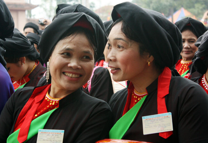 Nụ cười lúng liếng của các liền “cô”,