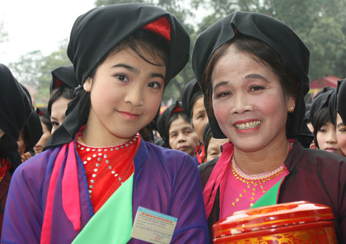 và của các liền chị trẻ làm ngất ngây lòng du khách thập phương về trẩy hội.