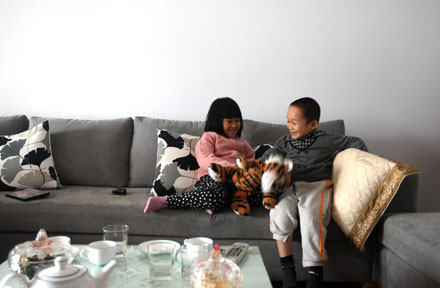 Mới hơn 5 tuổi, Hoàng và chị gái Tuệ Anh được trường mầm non Lí Thái Tổ 2 cho nghỉ ở nhà cũng vì trường hết nước Mới hơn 5 tuổi, Hoàng và chị gái Tuệ Anh được trường mầm non Lí Thái Tổ 2 cho nghỉ ở nhà cũng vì trường hết nước