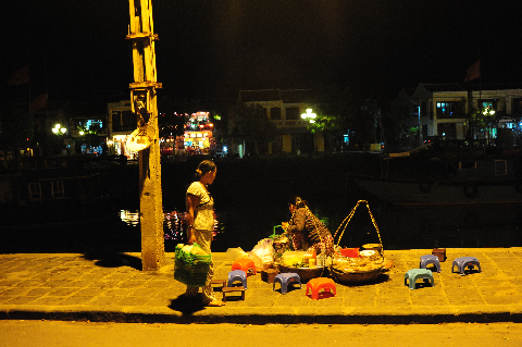 Quán ăn khuya. Quán ăn khuya.