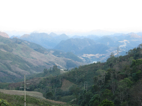 Cảnh núi rừng Tây Bắc trên đường lên đỉnh Pha Đin. Cảnh núi rừng Tây Bắc trên đường lên đỉnh Pha Đin.