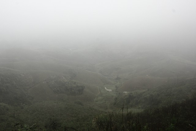 Mùa xuân, Mộc Châu luôn chìm trong làn sương mù mờ mờ, ảo ảo.