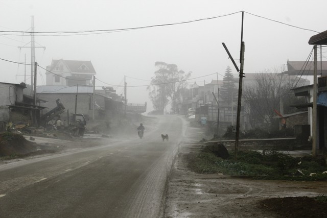 Mùa xuân, Mộc Châu luôn chìm trong làn sương mù mờ mờ, ảo ảo.