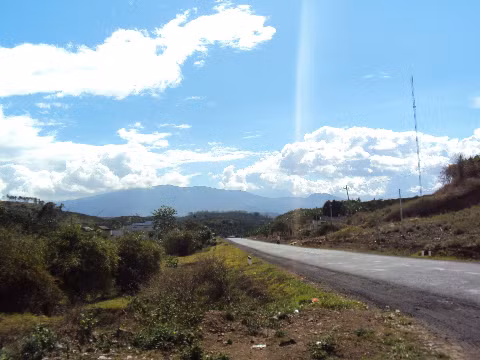 Cao Nguyên Lâm Viên một góc nhìn trên quốc lộ 20 đi Đà Lạt.