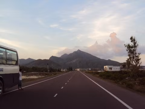 Bình minh trên QL 1A - Cam Lâm - Khánh Hòa.