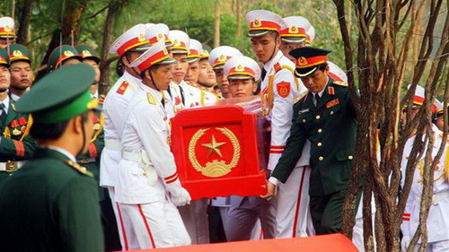 Chuẩn bị an táng Đại tướng - Ảnh: Nguyên Linh/tuoitre