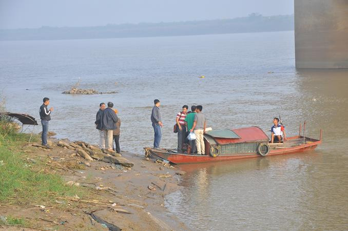 Từ hơn 7 giờ sáng, các lực lượng chức năng đã chuẩn bị công tác tìm kiếm Từ hơn 7 giờ sáng, các lực lượng chức năng đã chuẩn bị công tác tìm kiếm