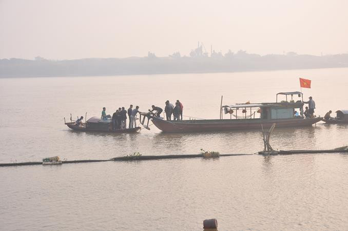 Thuyền của thợ lặn cũng đã sẵn sàng Thuyền của thợ lặn cũng đã sẵn sàng