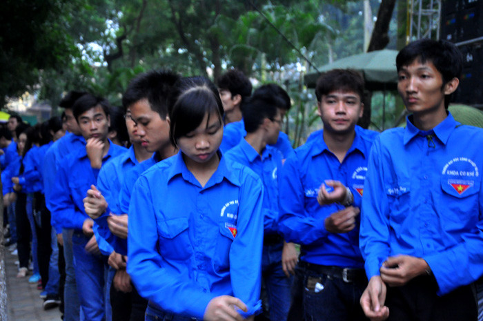 Với số lượng đông đảo, thanh niên tình nguyện cũng cũng là một lực lượng đảm bảo an ninh trong Lễ Quốc tang Đại tướng. Với số lượng đông đảo, thanh niên tình nguyện cũng cũng là một lực lượng đảm bảo an ninh trong Lễ Quốc tang Đại tướng.