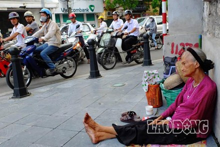 Bà Nguyễn Thị Loan ở bốt Hàng Đậu. Bà Nguyễn Thị Loan ở bốt Hàng Đậu.