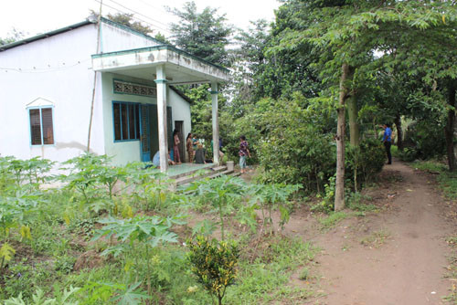 Xóm Ngã Cái nơi xảy ra vụ đứa bé bị chôn sống Xóm Ngã Cái nơi xảy ra vụ đứa bé bị chôn sống