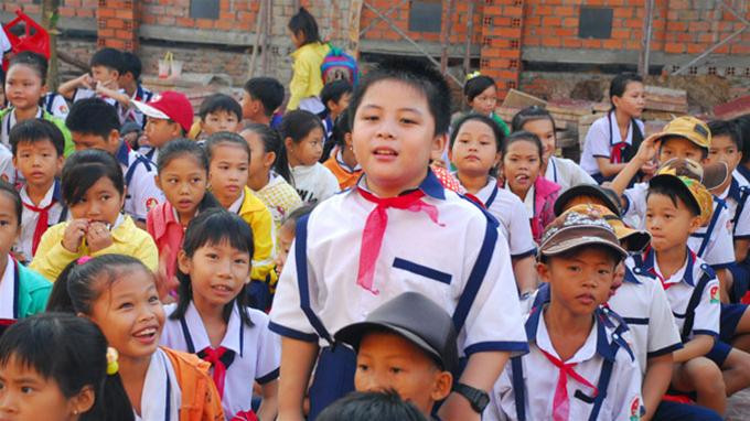 Theo các chuyên gia, ngoài học, trẻ còn phải được chơi để kích thích tăng trưởng chiều cao - Ảnh: H.T.Vân Theo các chuyên gia, ngoài học, trẻ còn phải được chơi để kích thích tăng trưởng chiều cao - Ảnh: H.T.Vân