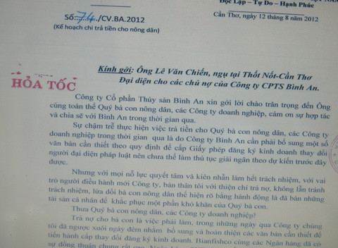 Công văn "hỏa tốc" ông Trí gửi ông Chiến. Theo nông dân, công văn này làm nhiều người lầm tưởng rằng người nuôi cá đã ủy quyền cho ông Trần Văn Trí đòi nợ Công ty Bình An. Ảnh: Thiên Phước Công văn "hỏa tốc" ông Trí gửi ông Chiến. Theo nông dân, công văn này làm nhiều người lầm tưởng rằng người nuôi cá đã ủy quyền cho ông Trần Văn Trí đòi nợ Công ty Bình An. Ảnh: Thiên Phước