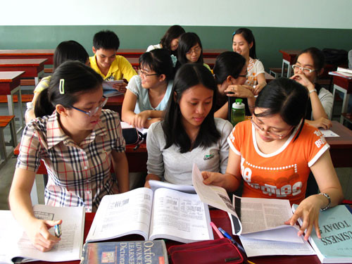 Trang phục của SV cần thoải mái, tự do nhưng nghiêm túc nên không nhất thiết bắt buộc họ phải gò bó với đồng phục - Ảnh: Thanh Niên