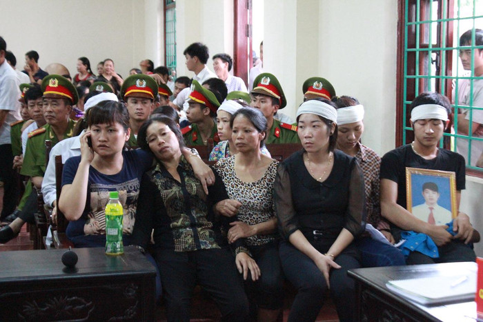 Mẹ của nạn nhân Tuấn Anh tại tòa