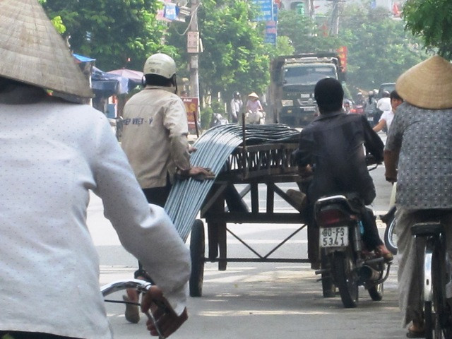 Vừa kéo, vừa đẩy Vừa kéo, vừa đẩy