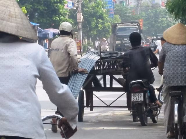 Vừa kéo, vừa đẩy