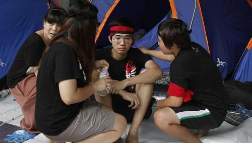 Mệt mỏi vì biểu tình suốt mấy ngày