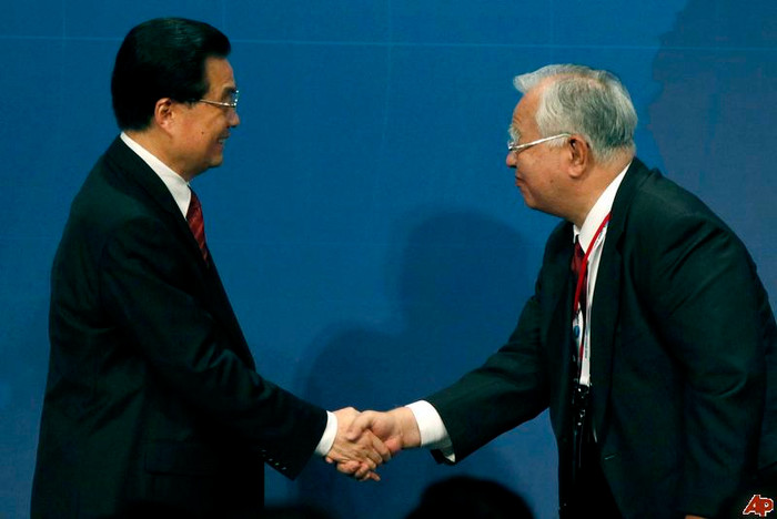 Ông Hiromasa Yonekura gặp gỡ Chủ tịch Trung Quốc Hồ Cẩm Đào năm 2010 Ông Hiromasa Yonekura gặp gỡ Chủ tịch Trung Quốc Hồ Cẩm Đào năm 2010