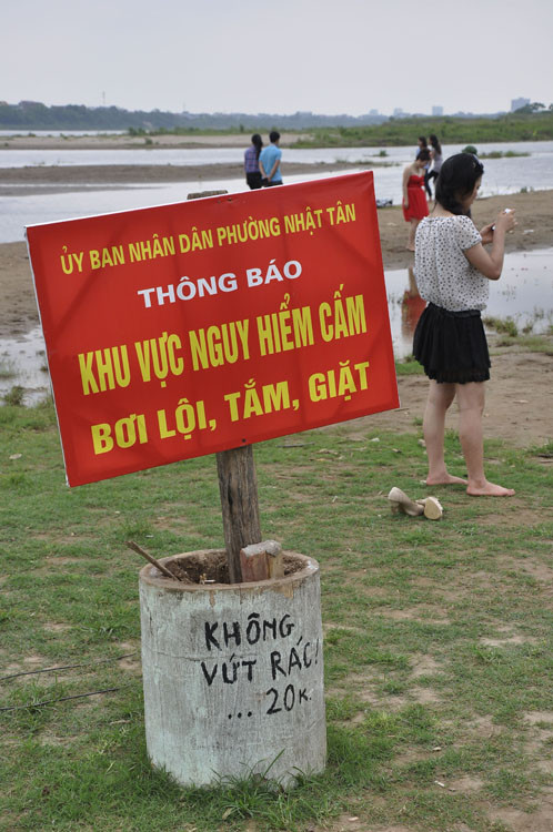 Kết hợp hai biển cấm cùng một lúc. Kết hợp hai biển cấm cùng một lúc.