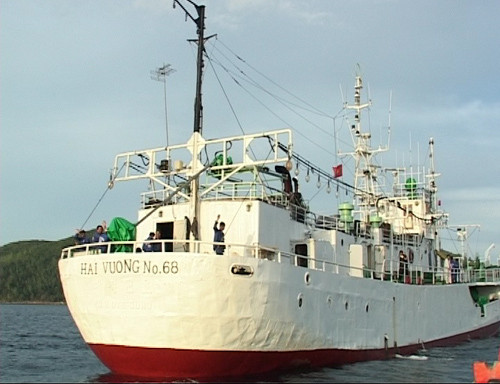 “Tàu mẹ” Hải Vương 68 xuất bến tại cảng Hòn Rớ (Nha Trang) - Ảnh: M.Tuệ “Tàu mẹ” Hải Vương 68 xuất bến tại cảng Hòn Rớ (Nha Trang) - Ảnh: M.Tuệ