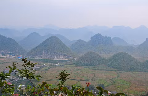 Núi đôi Quảng Bạ