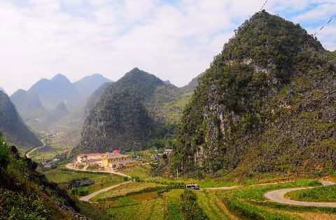 Phố núi quanh co, phố núi mờ sương