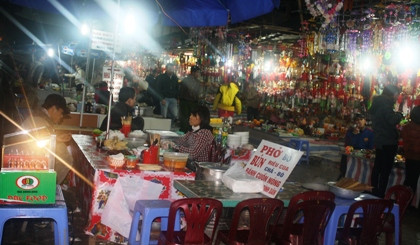 Dịch vụ ăn uống mọc nhiều như nấm. Dịch vụ ăn uống mọc nhiều như nấm.