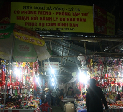 Dịch vụ nghỉ qua đêm dưới chân chùa Thiên Trù cũng hốt bạc. Dịch vụ nghỉ qua đêm dưới chân chùa Thiên Trù cũng hốt bạc.