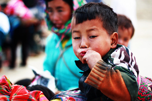 Khi mà cái nghèo, cái đói còn quá lớn, thì nước sạch và vệ sinh là điều gần như không thể có với những đứa trẻ này. Khi mà cái nghèo, cái đói còn quá lớn, thì nước sạch và vệ sinh là điều gần như không thể có với những đứa trẻ này.