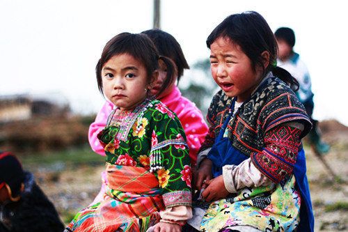 Nụ cười dường như không phải là thứ thường trực trên gương mặt những đứa trẻ vùng biên. Nụ cười dường như không phải là thứ thường trực trên gương mặt những đứa trẻ vùng biên.