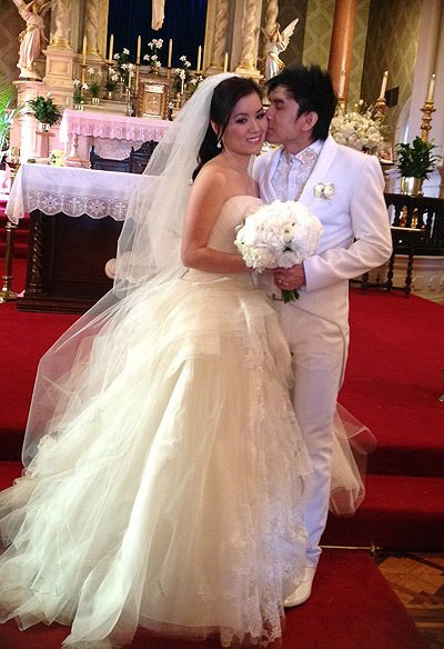 Tiếp đó, cặp đôi rời lễ đường tiến tới tiệc cưới được tổ chức tại khách sạn Fairmont Hotel.