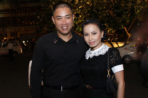 Vợ chồng ca sĩ Cẩm Ly.