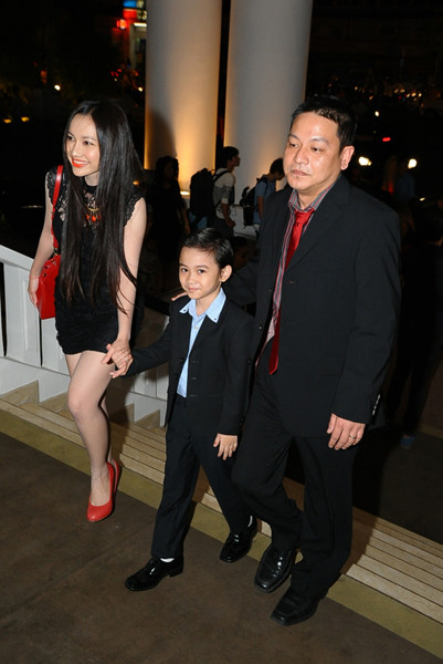 Kim Hiền đưa con trai và người yêu tới mừng bạn thân.