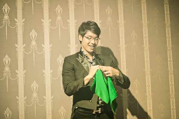 Nam Thành cho biết, trước khi lên đường thi Mr World, anh đã dành rất nhiều thời gian để tập luyện cùng ảo thuật gia Ali Tùng và biên đạo múa John Huy Trần. Anh đặt nhiều kỳ vọng ở phần Tài năng bởi đây là một trong những điểm mạnh mà anh từng đoạt thành tích tại Manhunt 2011 và cuộc thi Bước nhảy hoàn vũ 2012. Trong vài ngày tới, Nam Thành cùng 11 thí sinh trong top Tài năng sẽ có thêm một buổi thi nữa để xác định danh hiệu Mr Talent. (Theo Ngôi sao) Nam Thành cho biết, trước khi lên đường thi Mr World, anh đã dành rất nhiều thời gian để tập luyện cùng ảo thuật gia Ali Tùng và biên đạo múa John Huy Trần. Anh đặt nhiều kỳ vọng ở phần Tài năng bởi đây là một trong những điểm mạnh mà anh từng đoạt thành tích tại Manhunt 2011 và cuộc thi Bước nhảy hoàn vũ 2012. Trong vài ngày tới, Nam Thành cùng 11 thí sinh trong top Tài năng sẽ có thêm một buổi thi nữa để xác định danh hiệu Mr Talent. (Theo Ngôi sao)