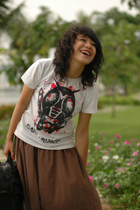 Cô bé 17 tuổi Thái Trinh và nụ cười tươi tắn, tinh nghịch thời áo trắng. Cô bé 17 tuổi Thái Trinh và nụ cười tươi tắn, tinh nghịch thời áo trắng.