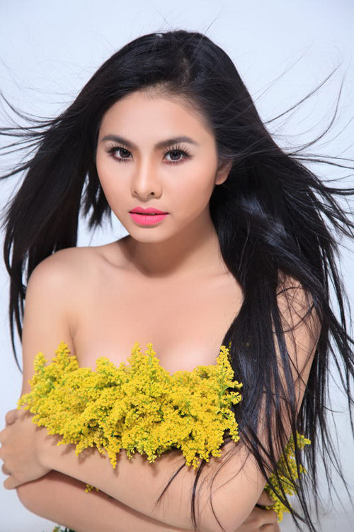 Vân Trang giành được giải Mai Vàng 2011 dành cho Nữ diễn viên phim truyền hình được yêu thích nhất.Sau giải Mai Vàng, cô cũng lọt vào top 5 ứng cử viên sáng giá để tranh giải Nữ diễn viên chính được yêu thích nhất trong khuôn khổ giải thưởng HTV. Ngoài ra cô còn là một trong hai đại diện tham dự cuộc thi Duyên dáng truyền hình Asean 2011. Vân Trang giành được giải Mai Vàng 2011 dành cho Nữ diễn viên phim truyền hình được yêu thích nhất.Sau giải Mai Vàng, cô cũng lọt vào top 5 ứng cử viên sáng giá để tranh giải Nữ diễn viên chính được yêu thích nhất trong khuôn khổ giải thưởng HTV. Ngoài ra cô còn là một trong hai đại diện tham dự cuộc thi Duyên dáng truyền hình Asean 2011.