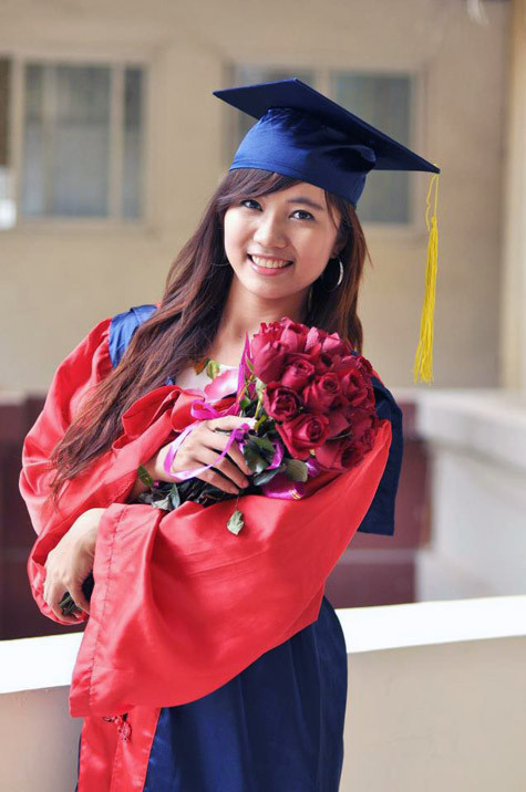 Và tấm bằng tốt nghiệp loại ưu sắp tới chắc chắn sẽ là món quà ý nghĩa nhất dành cho gia đình Trâm. Và tấm bằng tốt nghiệp loại ưu sắp tới chắc chắn sẽ là món quà ý nghĩa nhất dành cho gia đình Trâm.
